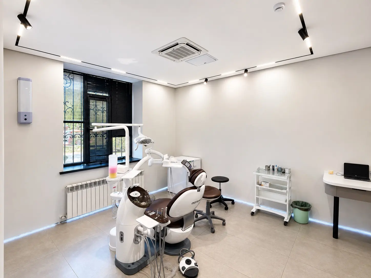Современный стоматологический кабинет Denta Life